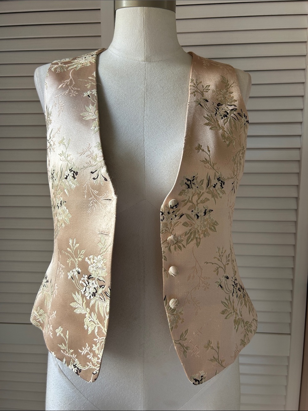 VTG silk Emanuel Embroidered Floral Vest in Blush mandarin asian style brocade - Picture 6 of 14